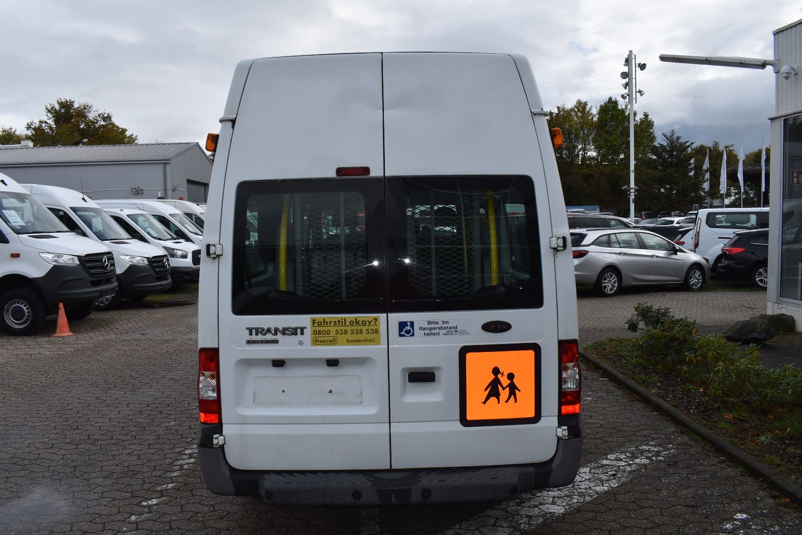 Fahrzeugabbildung Ford Transit Kombi FT 300 L Behindertengerecht *1197