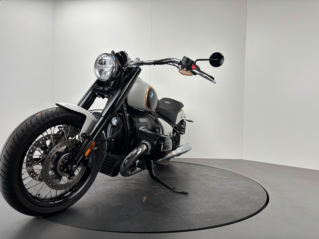 Fahrzeugabbildung BMW R18 *JEKILL&HYDE-AUSPUFF *BEACHBAR-LENKER