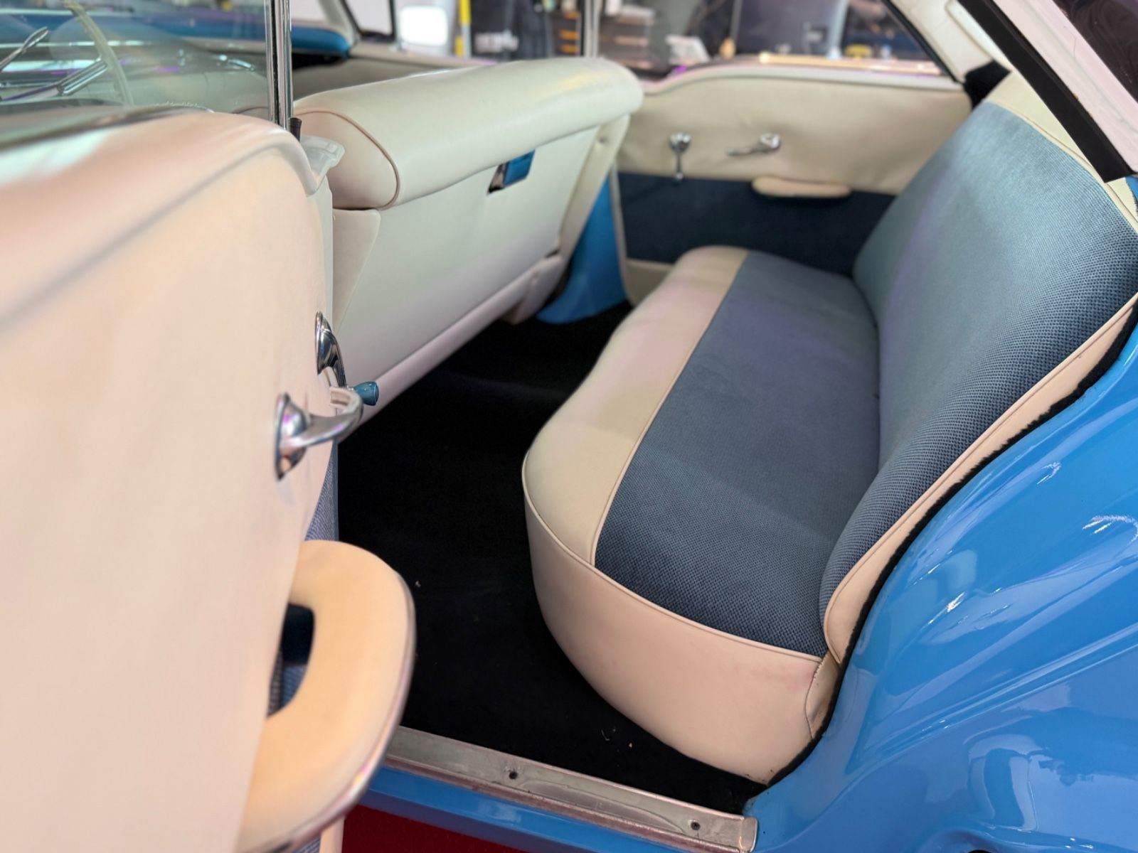 4-Door Holiday Sedan Super 88