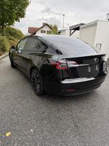 Tesla Model 3 Performance mit Tesla Garantie 05/2026 - mit Elektro-Antrieb: mit Klimaanlage, Garantie