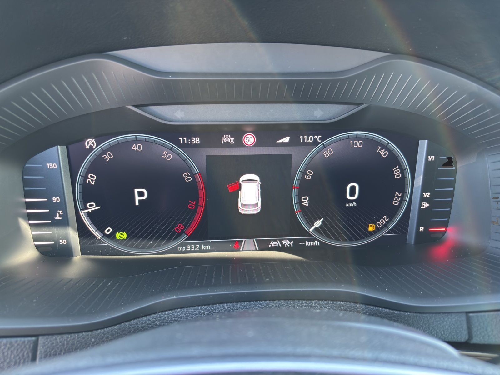 Fahrzeugabbildung SKODA Karoq Balance 1.5 TSI DSG AHZ LED RFK SH ACC Cli