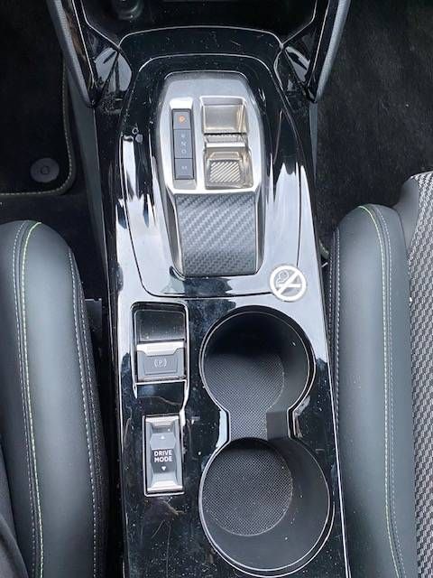 Fahrzeugabbildung Peugeot 208 GT MildHybrid 145 e-DSC6