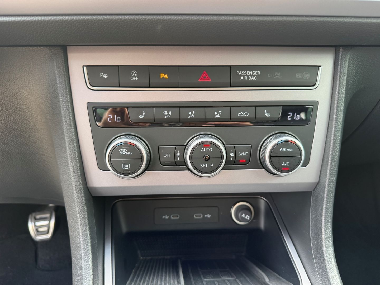 Fahrzeugabbildung SEAT Ateca 1,5 TSI FR LED AHK Navi RFK GJR TWA VZE Te