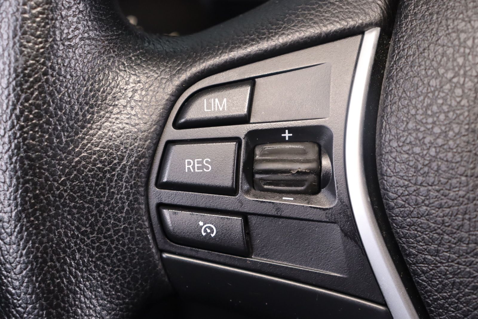 Fahrzeugabbildung BMW 220 i  * Xenon * Navi * Lenkradhzg. * Leder