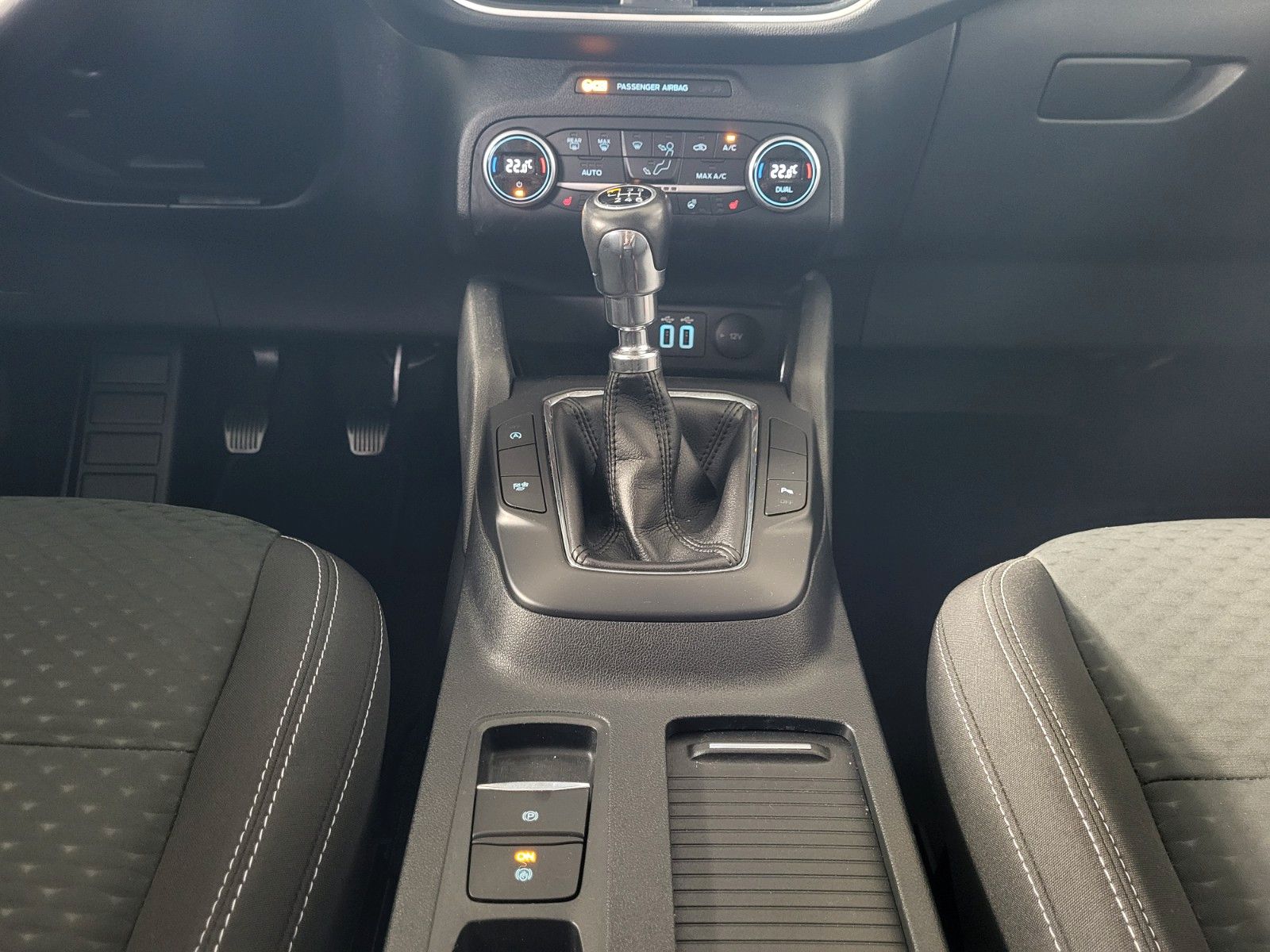 Fahrzeugabbildung Ford Kuga Cool & Connect Winter -P. ,Navi, Klima