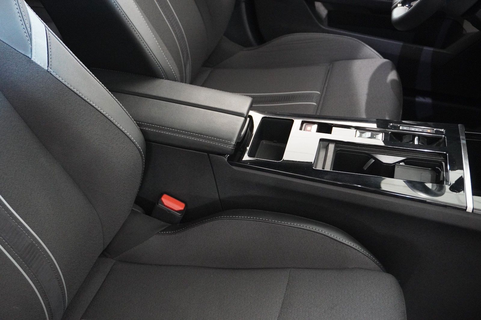 Fahrzeugabbildung Opel Astra L Lim. 1.6 HYBRID GS SPORT NAVI/360°/SPORT