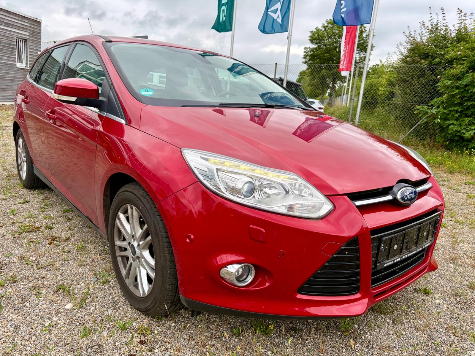 Ford Focus Turnier Titanium*Bi-Xenon*Sitzheizung*PDC*