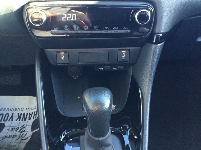 Yaris 1.5 Hybrid Style PDC SHZ KAMERA ACC LED