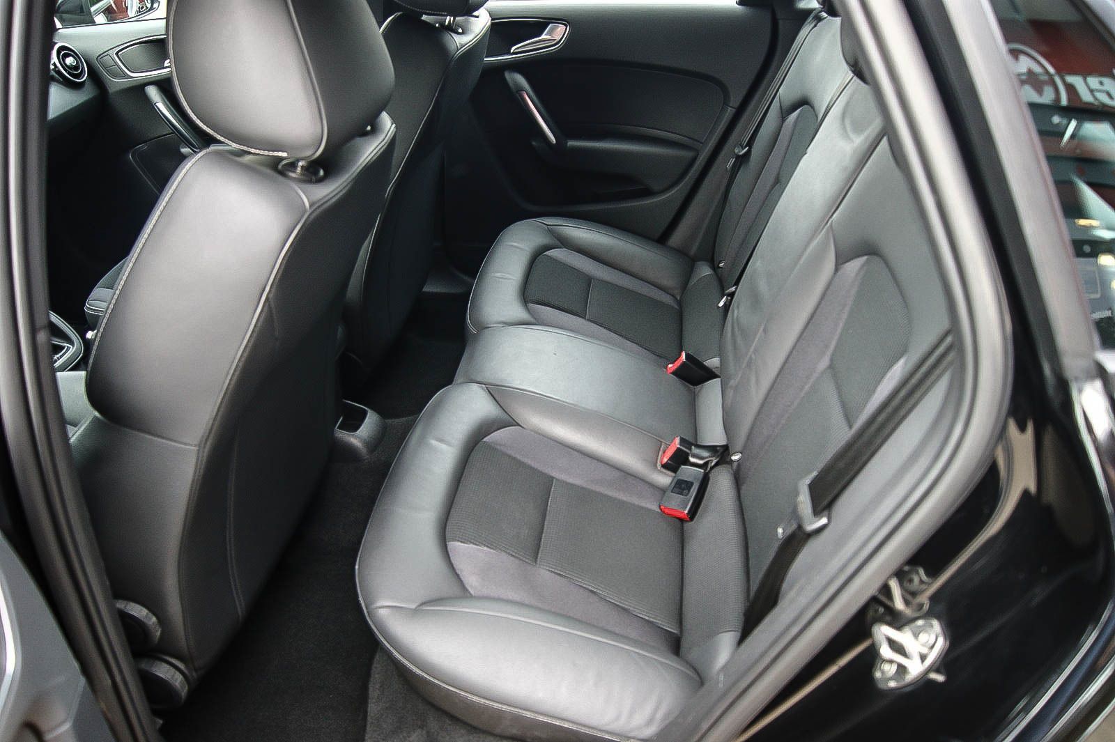 Fahrzeugabbildung Audi A1 Sportback S line Sportpaket NAVIGATION PDC