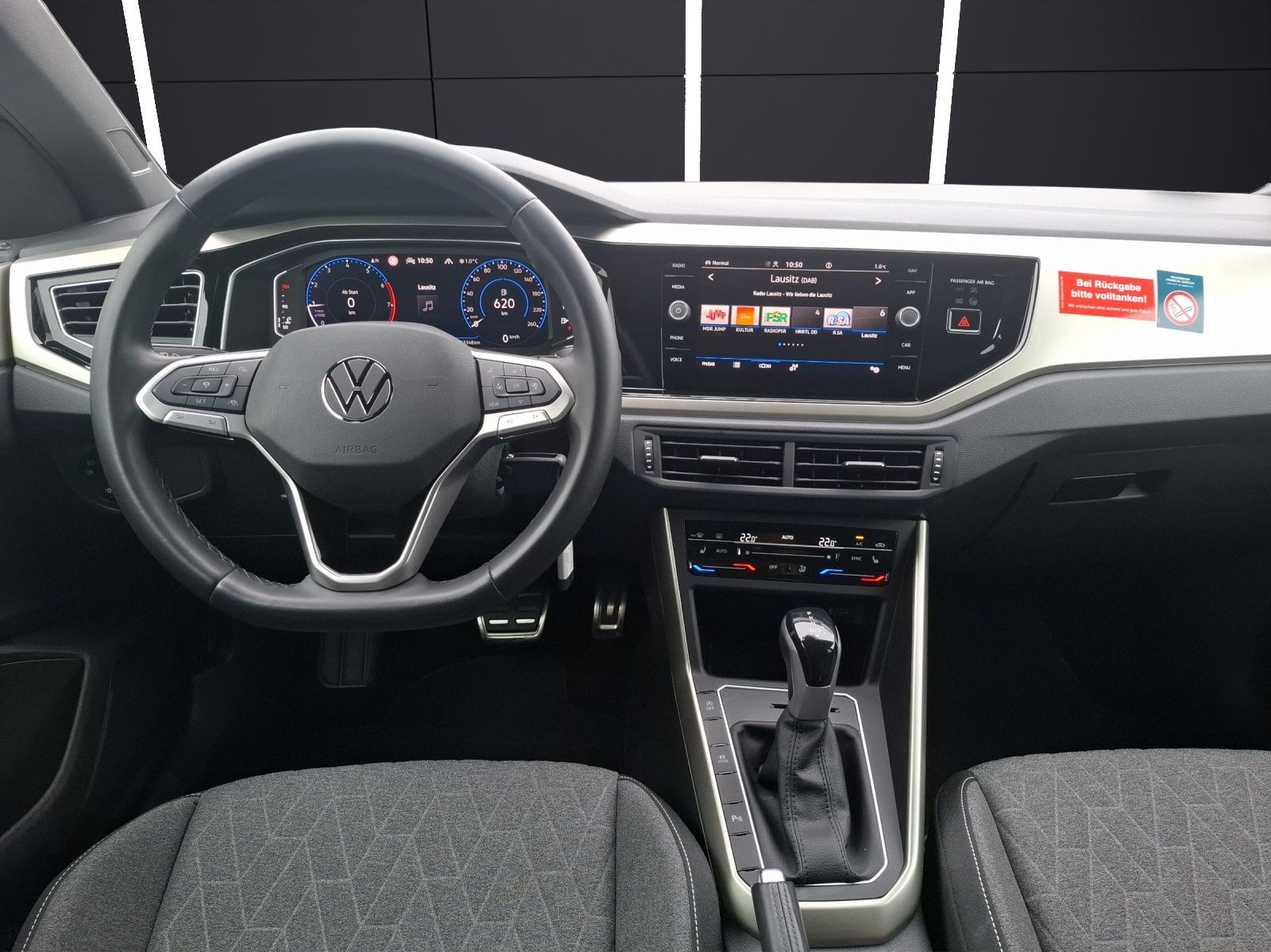 Fahrzeugabbildung Volkswagen Taigo Move DSG Matrix Navi ACC RFK SHZ AID