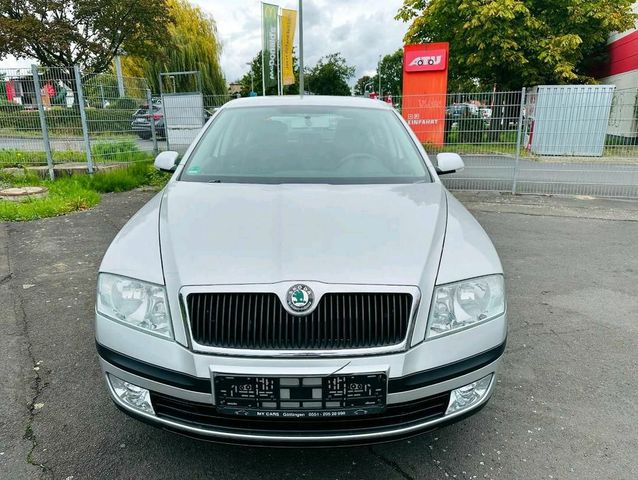 Skoda oktavia 1.6 Limo/ Navigation wenig km