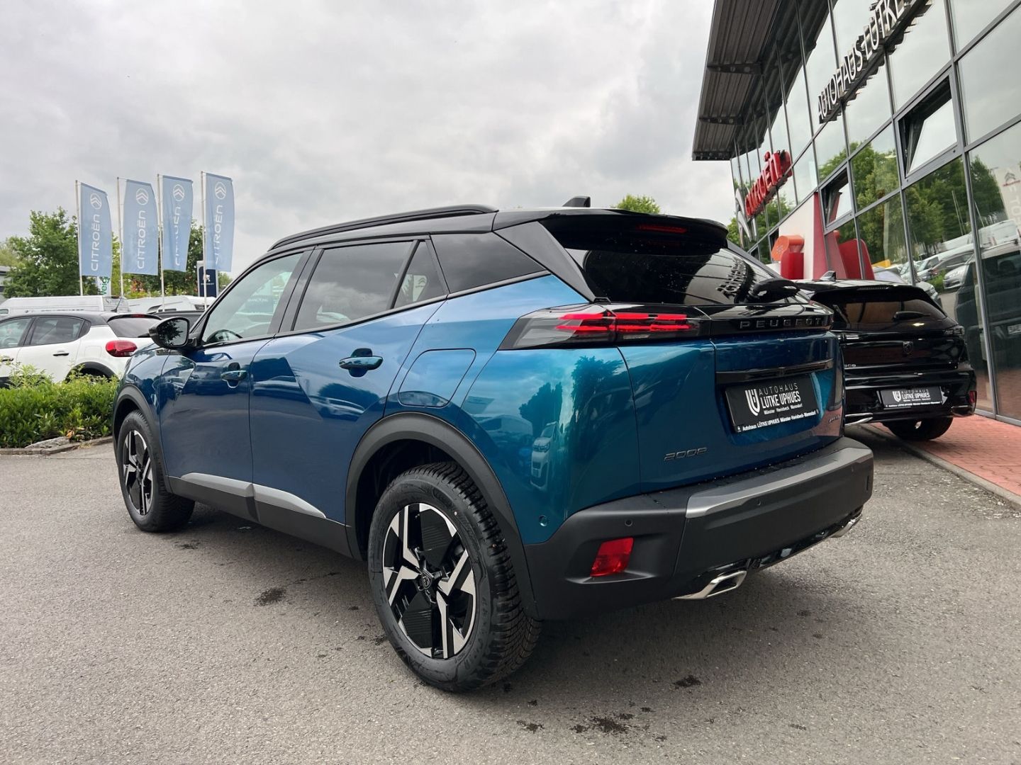 Fahrzeugabbildung Peugeot 2008 GT HYBRID 145 e-DSC6 El. Panodach Navi ACC