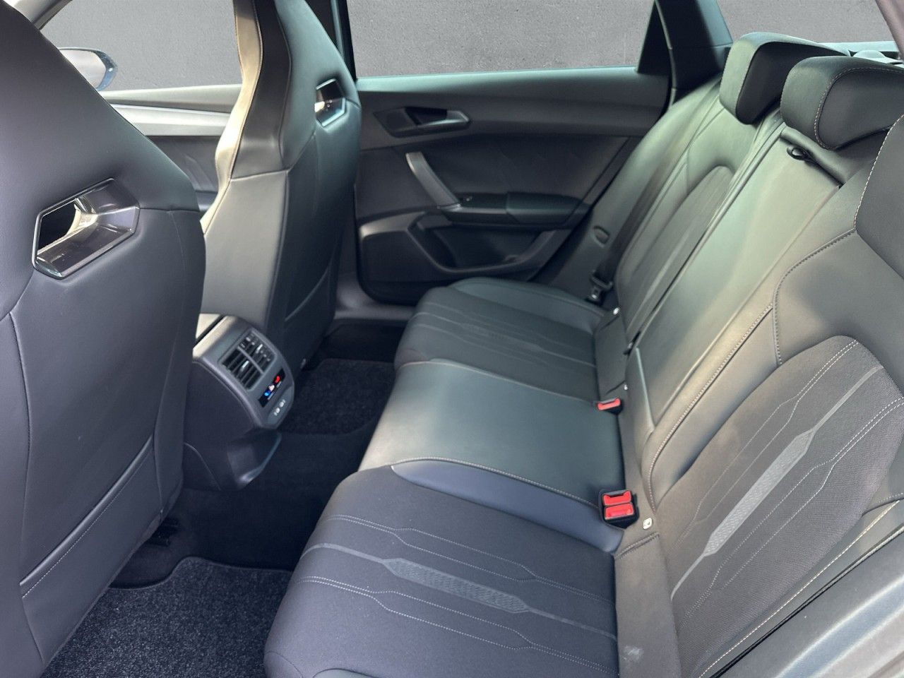 Fahrzeugabbildung CUPRA Leon Sportstourer 1.4 e-Hybrid (204PS)