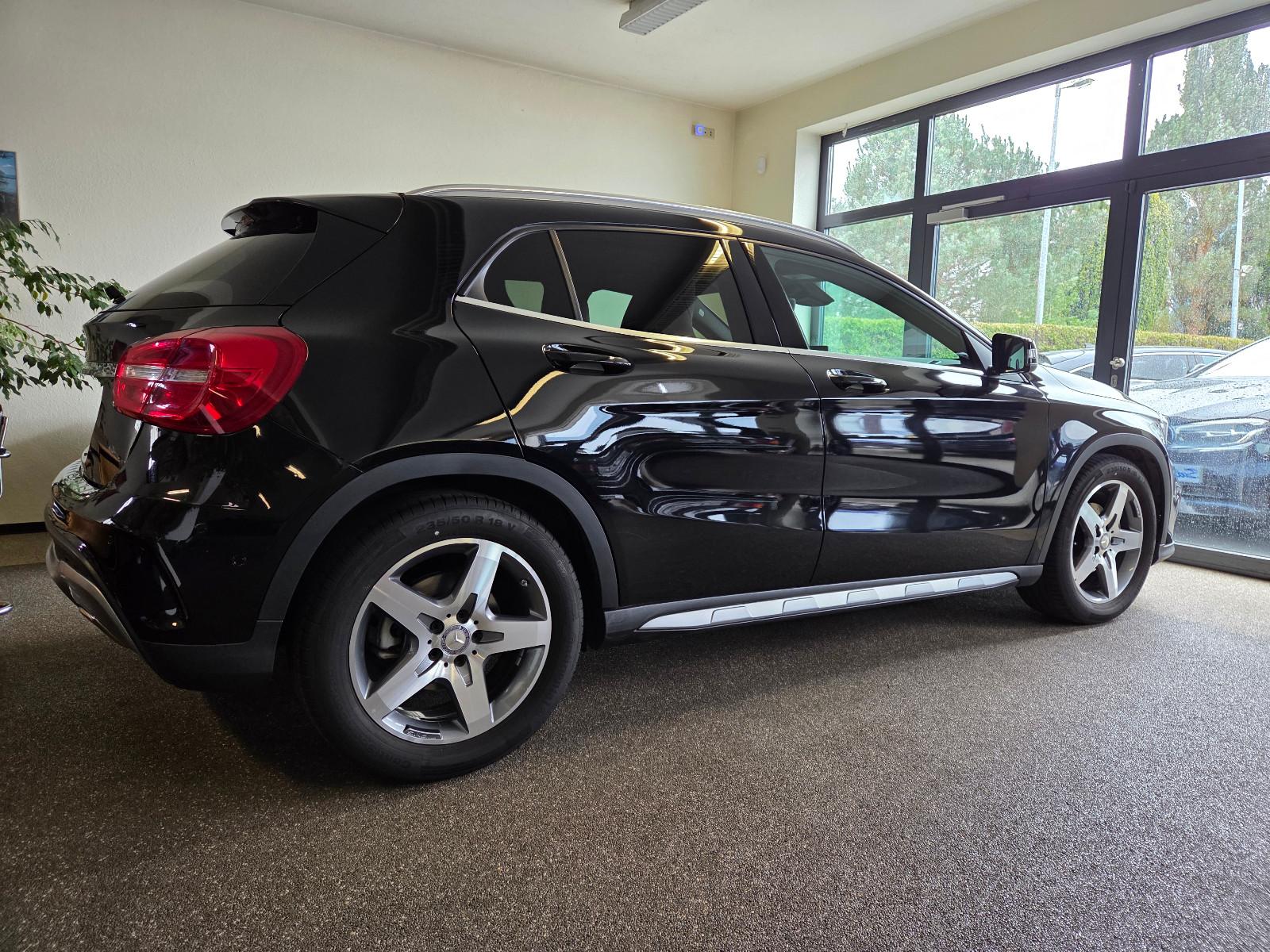 Mercedes-Benz GLA 200 AMG Line 1.Hand 27 tkm Top Extras