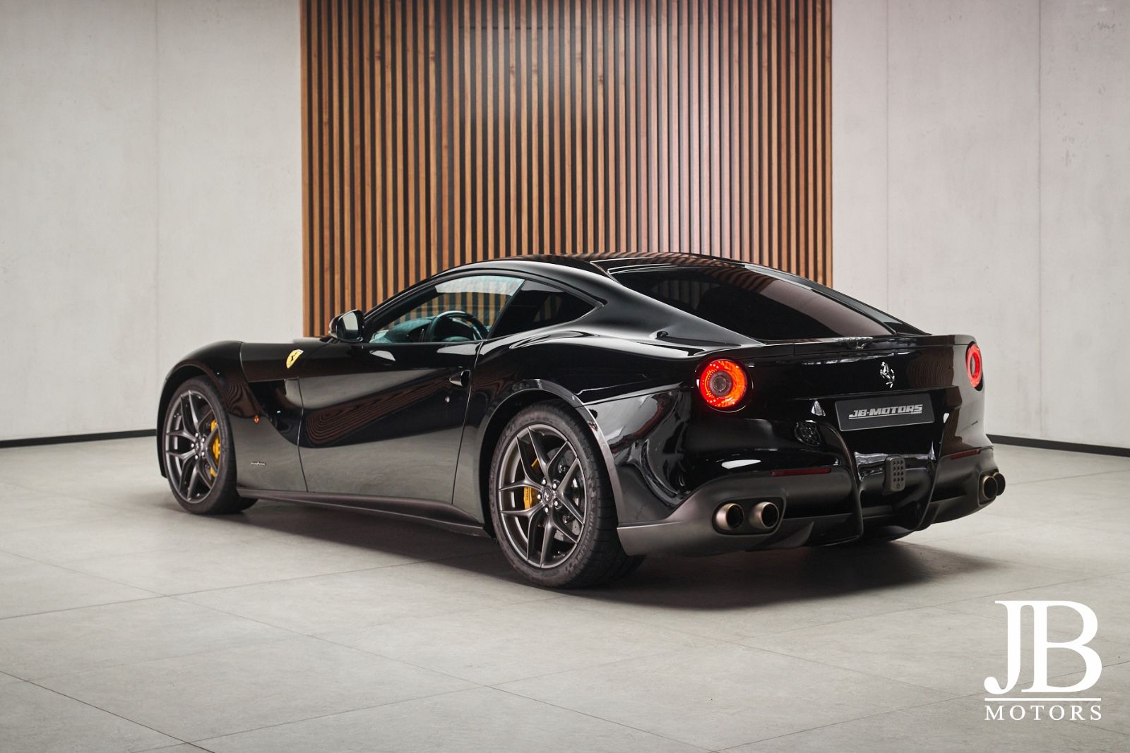 Fahrzeugabbildung Ferrari F12 Carbon Lift LED JBL Kamera Electric Seats