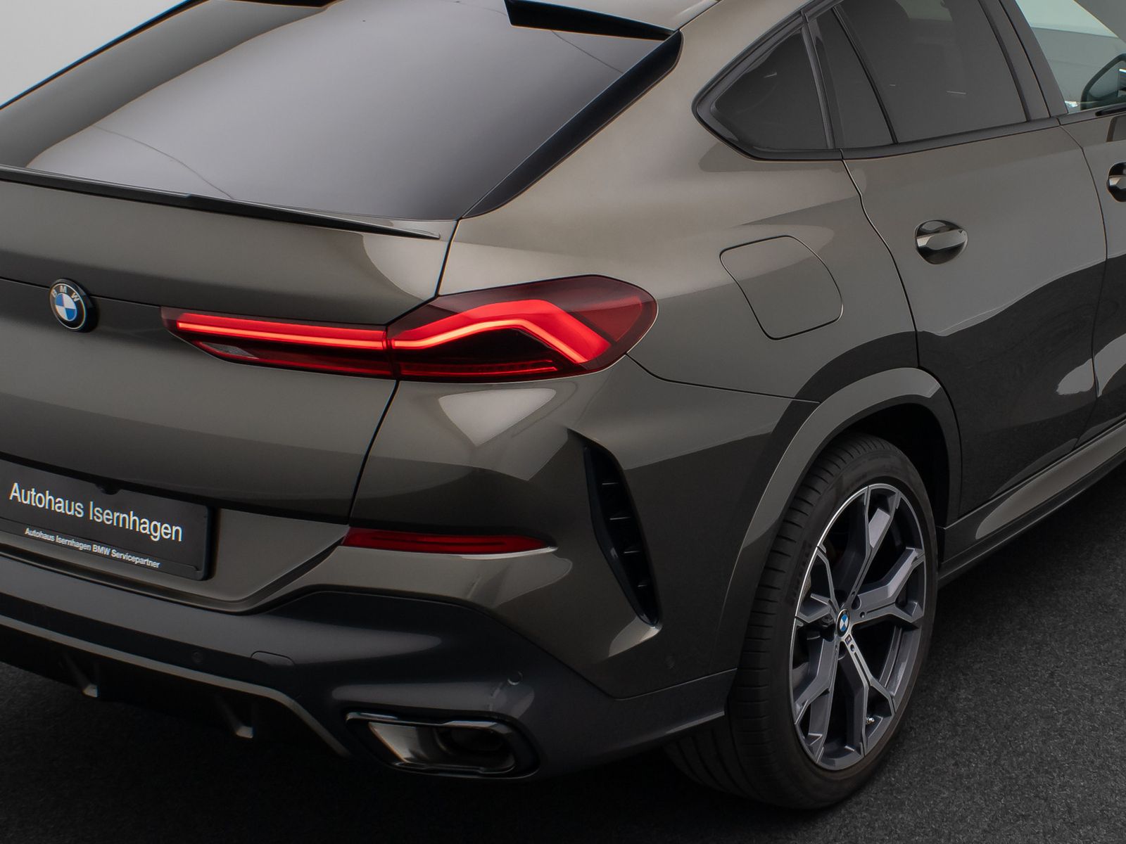 Fahrzeugabbildung BMW X6 xD30d MSport Kamera Laser HUD DAB HiFi 21Zoll