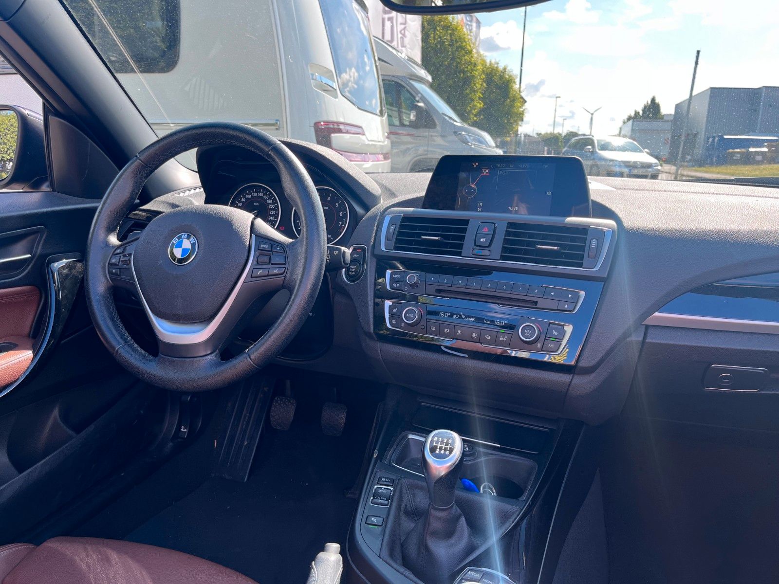 Fahrzeugabbildung BMW 220i Cabrio Sportline