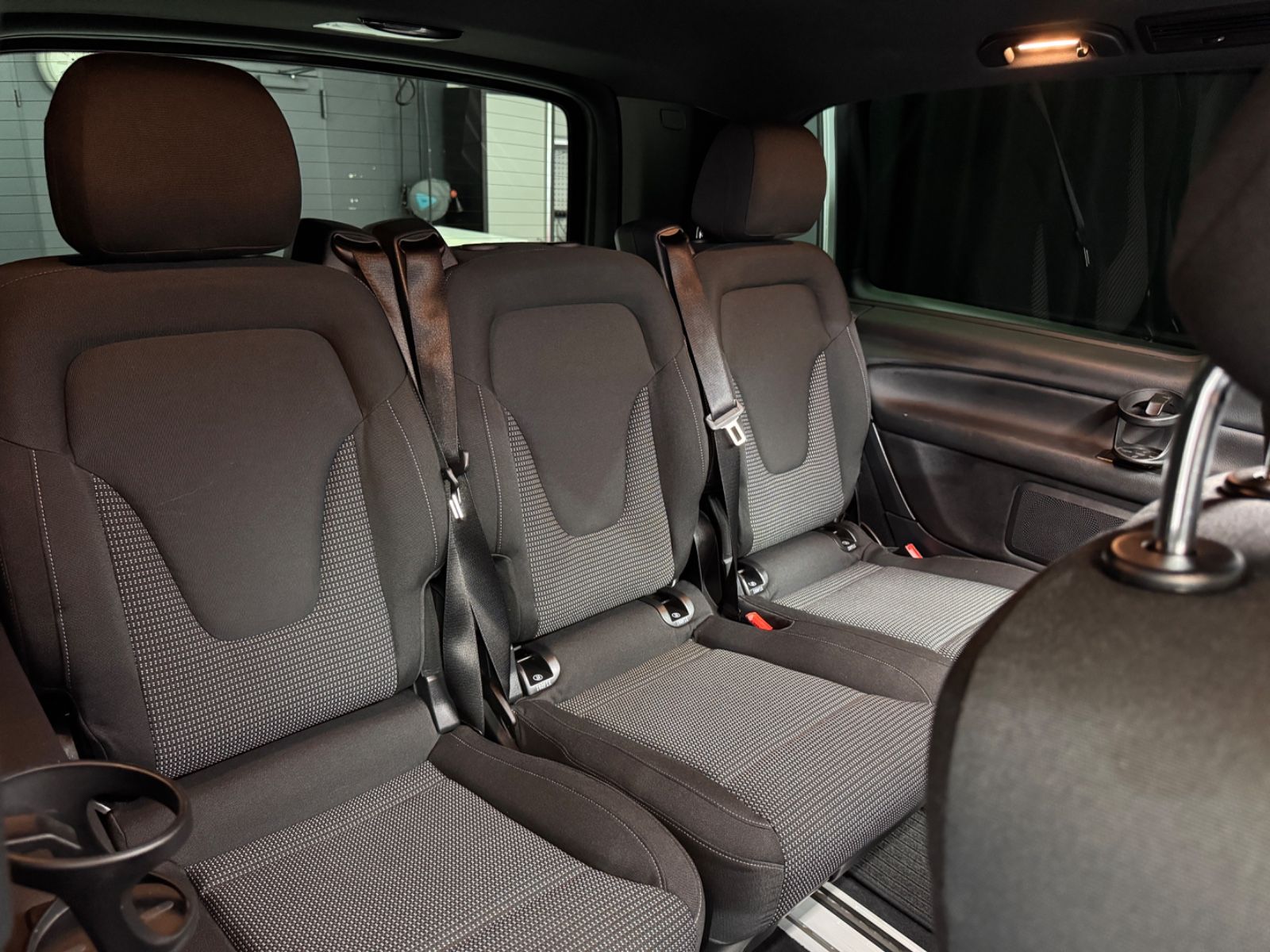 Fahrzeugabbildung Mercedes-Benz V 300d EDITION lang|AMG-LINE|7-SITZER|AHK|NAVI|