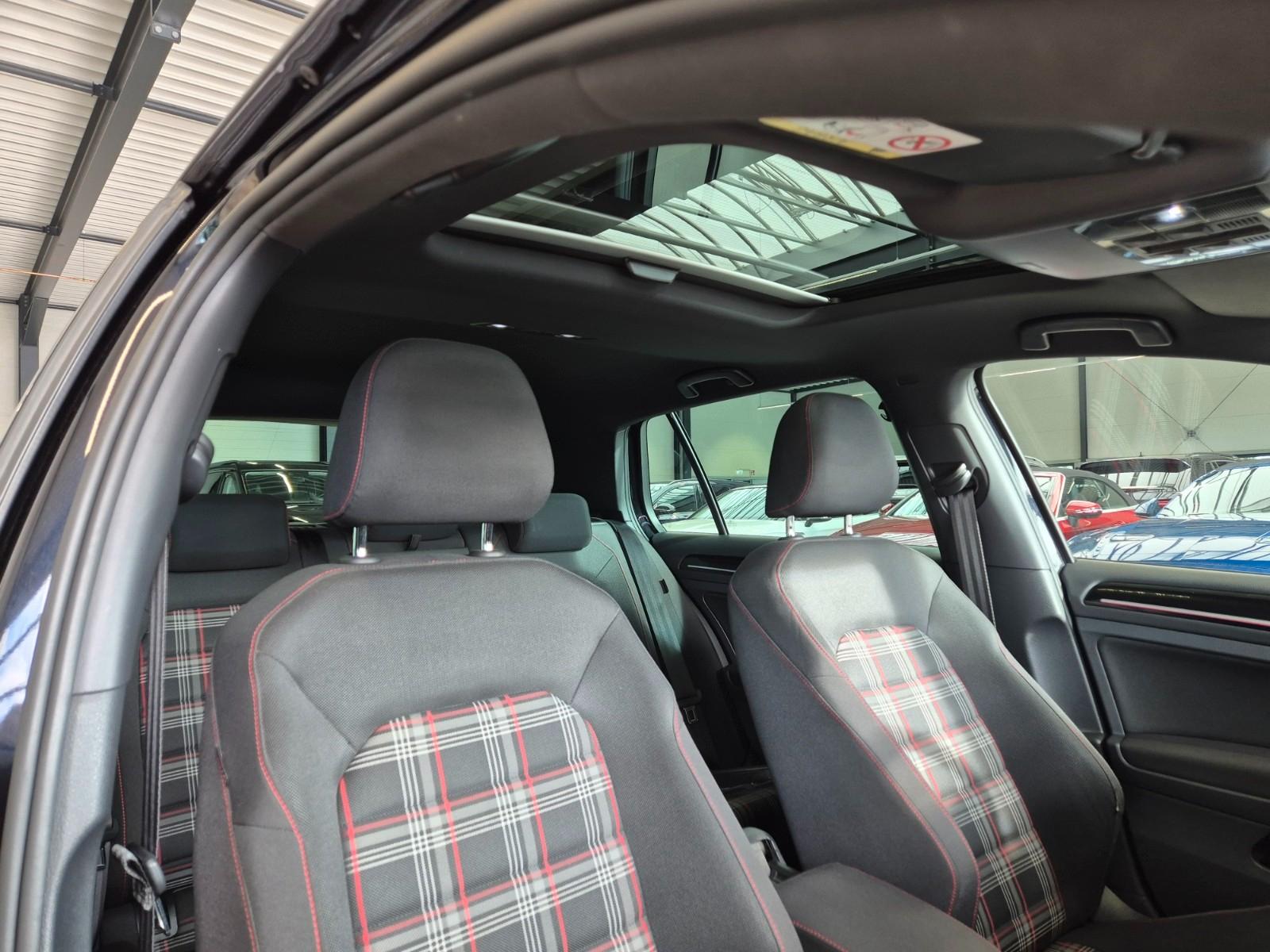 Volkswagen GOLF VII GTI PERFORMANCE NAVI SHZ PDC PANO XENON