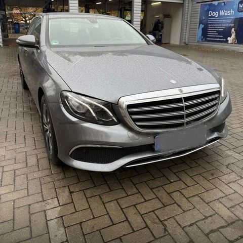 MERCEDES-BENZ Mercedes E200 | 57.000 km | 1 Besitzer 