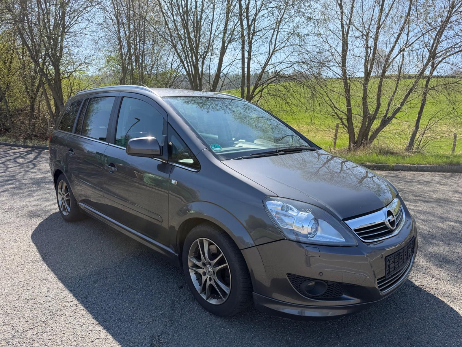 Opel Zafira B Family Plus
