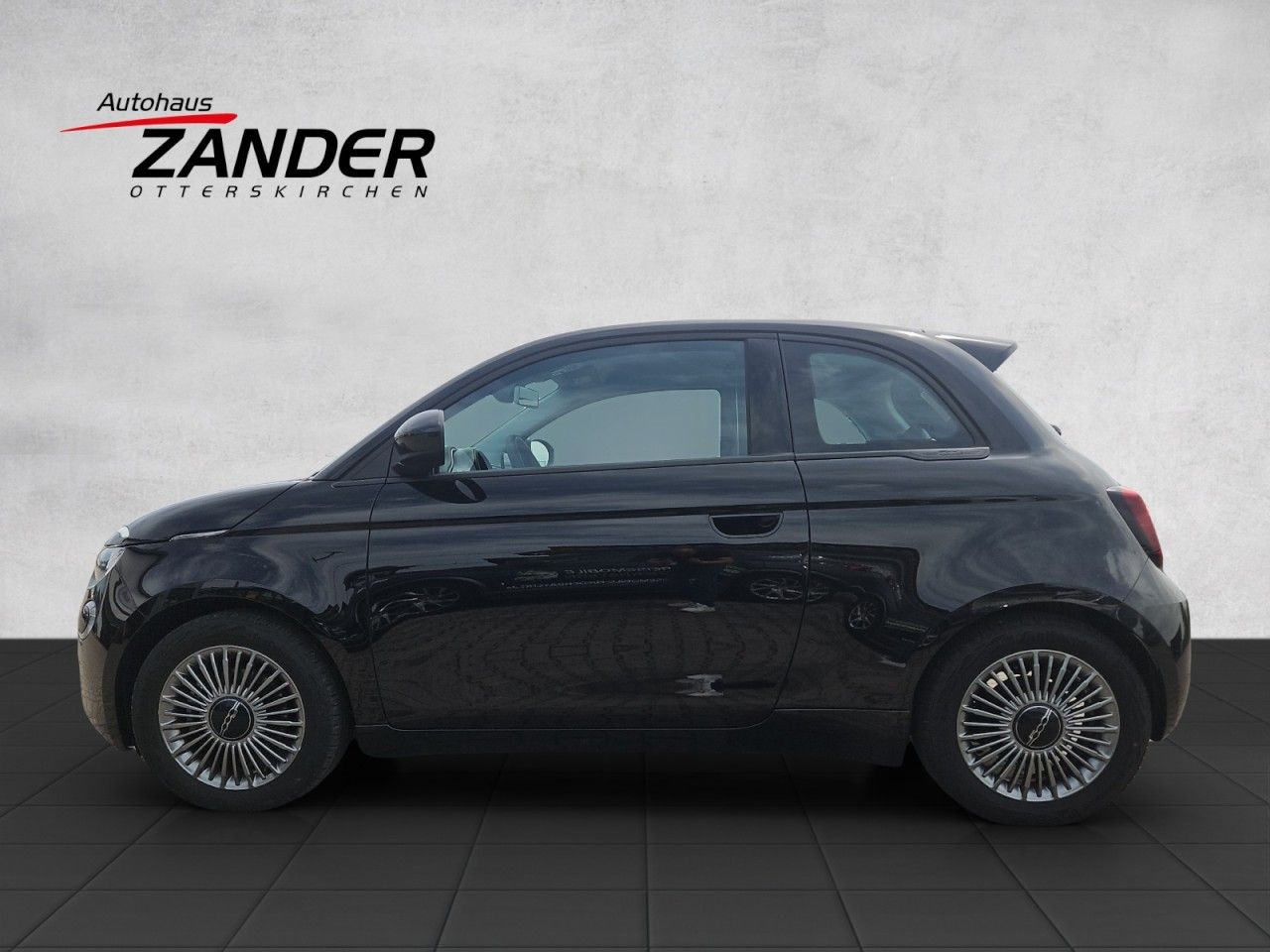 Fahrzeugabbildung Fiat 500 e Icon Navi PDC hinten Batterieprotokoll