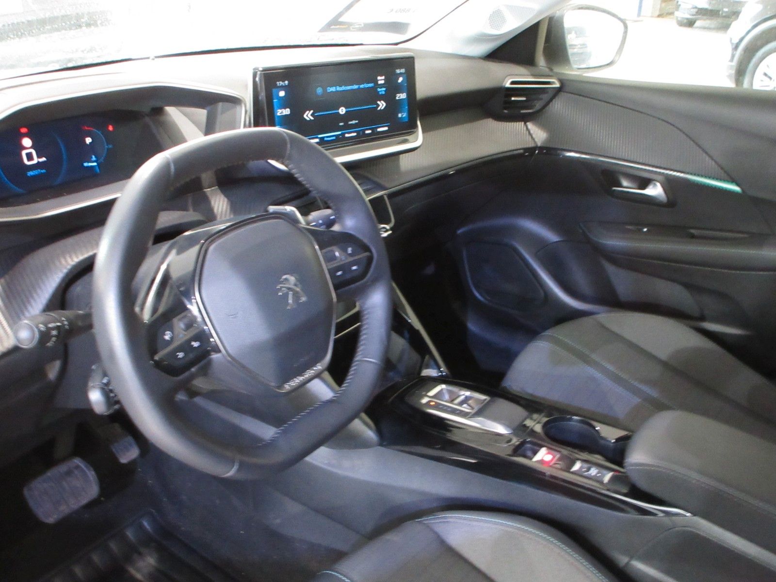 Fahrzeugabbildung Peugeot 208 Allure 1.2T FULL-LED/NAVI/PDC/CAM/ALU