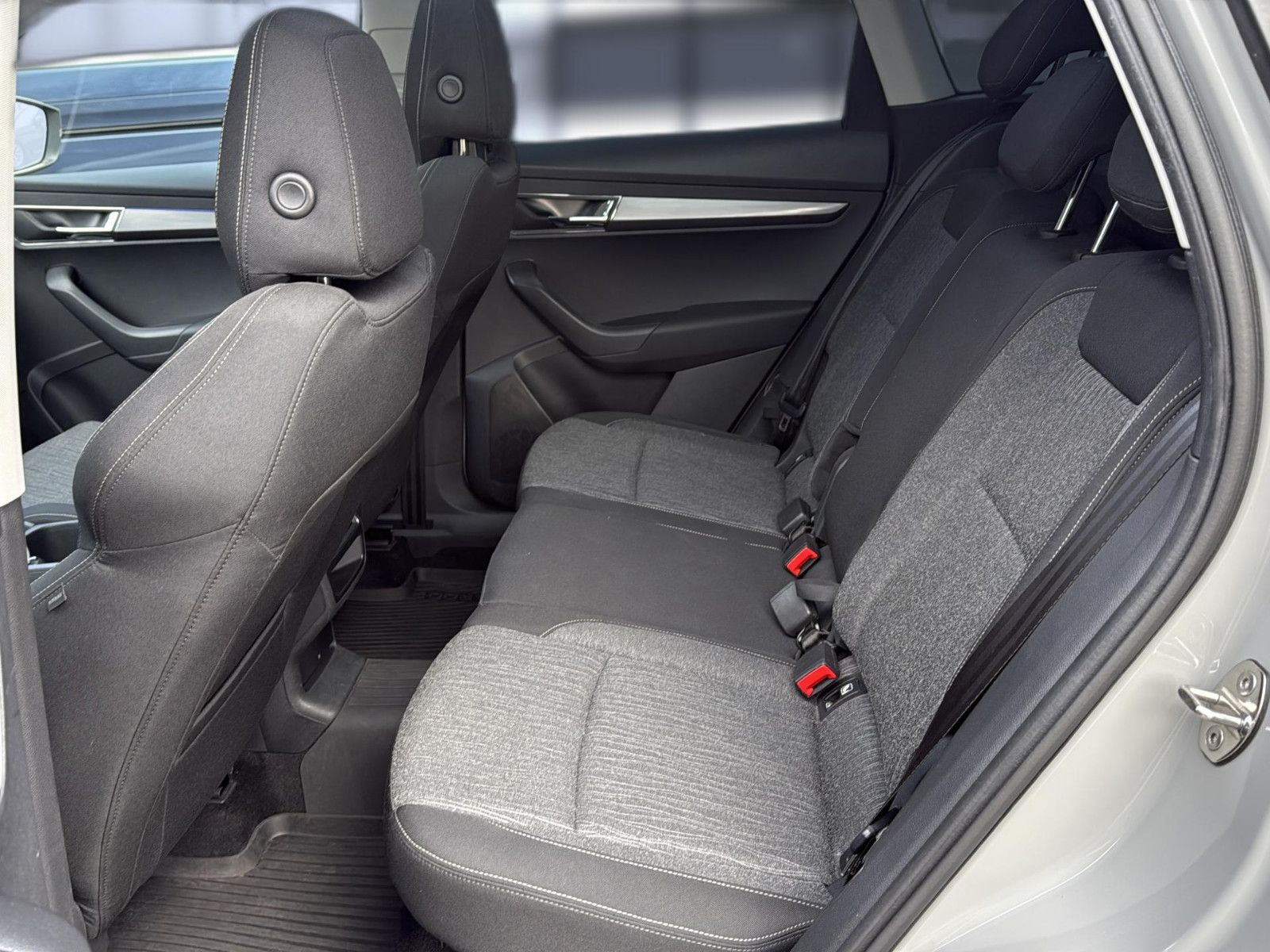 Fahrzeugabbildung SKODA Karoq Style/ Ambiente/ 1. Hand