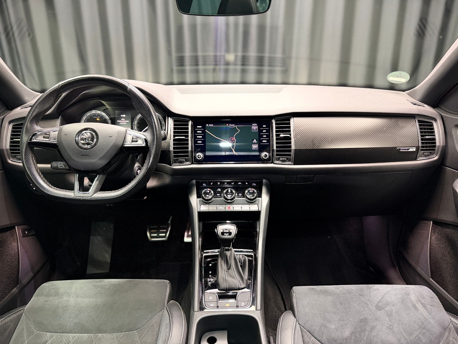 Fahrzeugabbildung SKODA Kodiaq Ambition 4x4|7-SITZER|CANTON|PANO|AHK