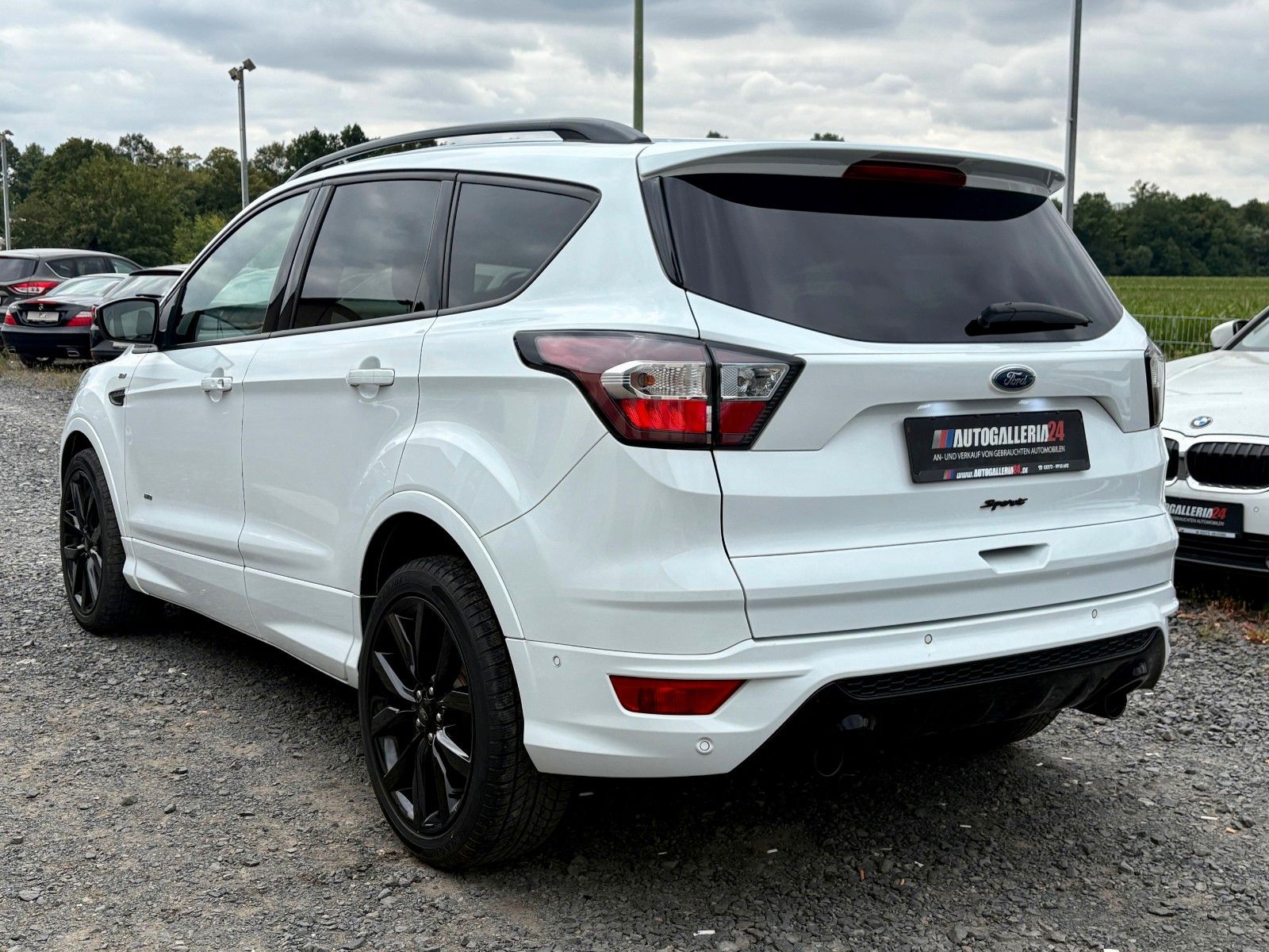 Fahrzeugabbildung Ford Kuga 2.0 TDCi 4x4 ST-Line Aut. Navi Leder Xenon