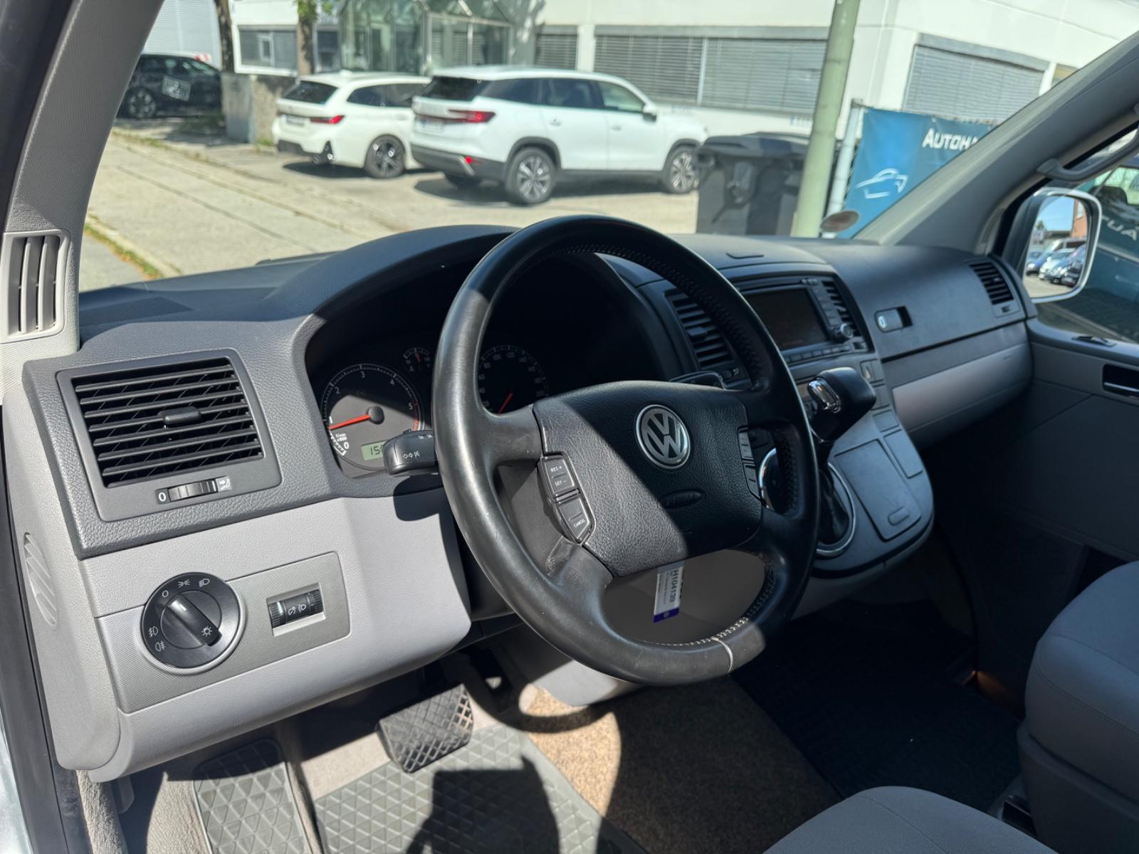 Volkswagen T5 Multivan Comfortline 2.5 TDI 5 cyl. 174 ch BVA / 1ère main / Chauffage auxiliaire / GPS / Attelage