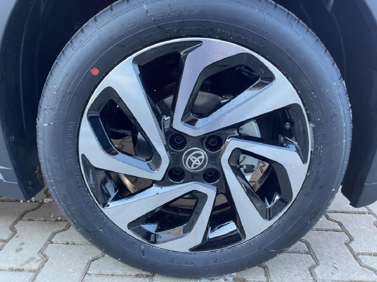 Fahrzeugabbildung Toyota Aygo X 1,0 l Teamplayer