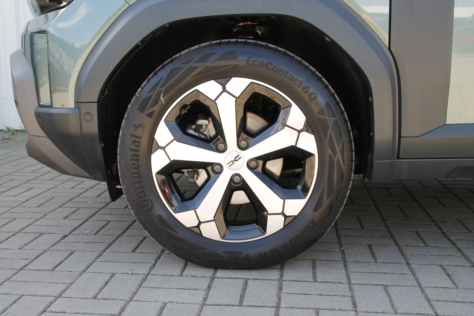 Fahrzeugabbildung Dacia Duster Journey hybrid 140