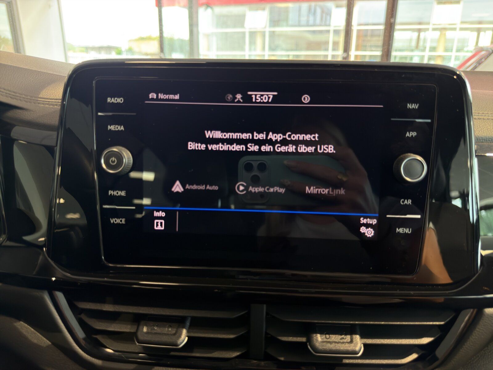 Fahrzeugabbildung Volkswagen T-Roc Cabriolet 1.5 TSI DSG R-Line ACC APP