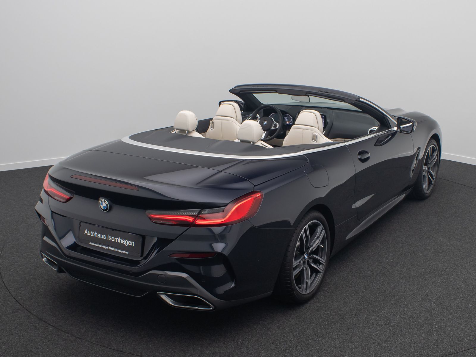 Fahrzeugabbildung BMW 840i xD Individual B&W SoftCl Laser 360°HUD Voll