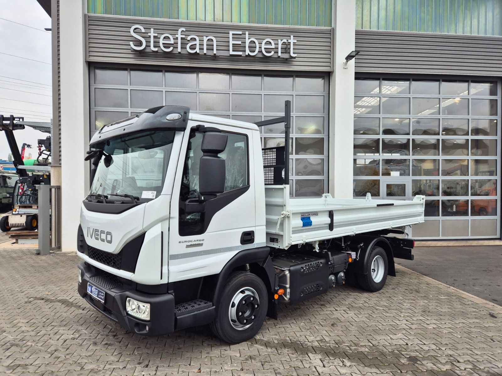 Fahrzeugabbildung Iveco Eurocargo ML80E21 Meiller Kipper 2x AHK 3 Sitze