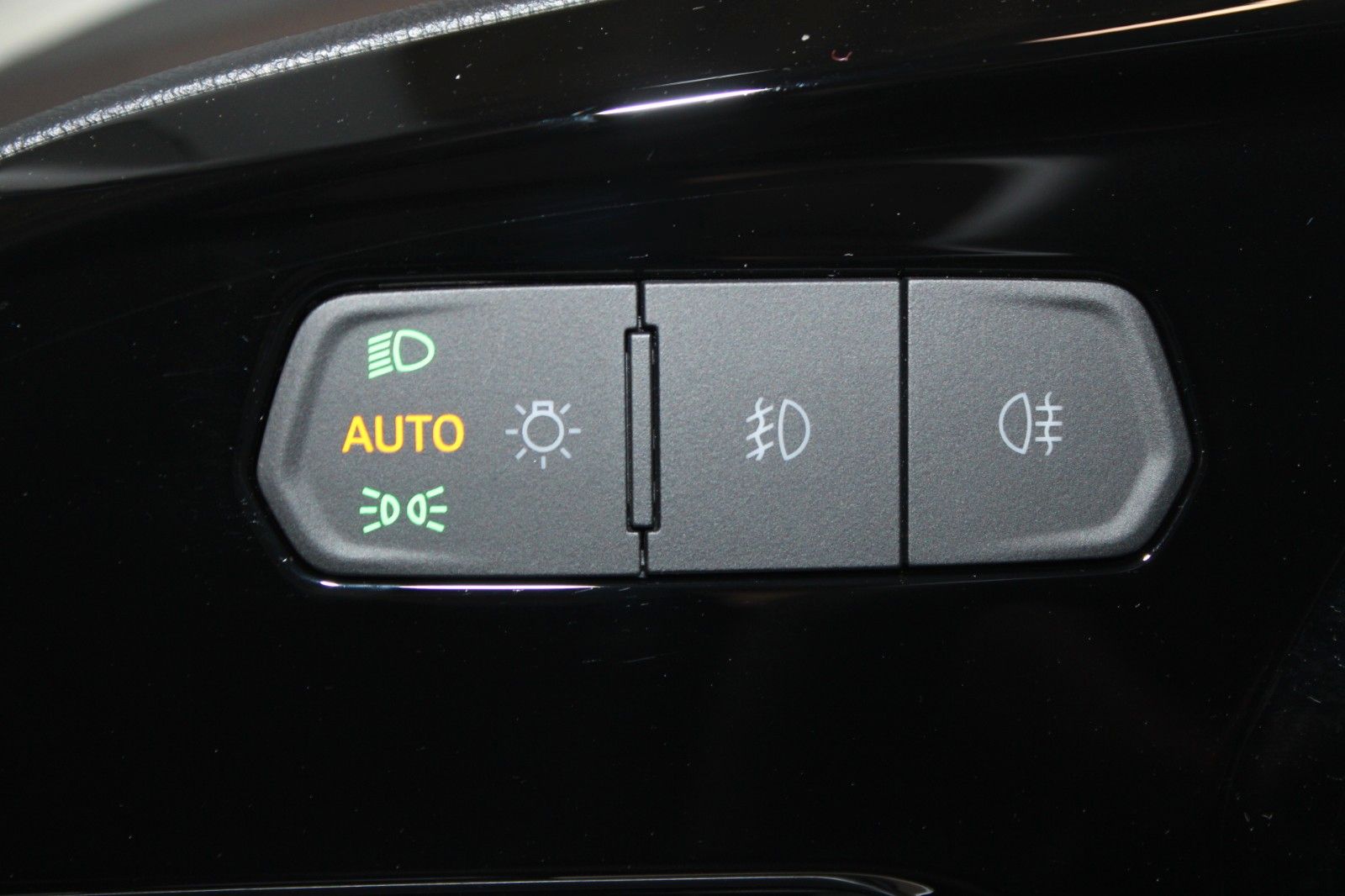 Fahrzeugabbildung Ford Tourneo Connect Titanium 2,0 EcoBlue Automatik