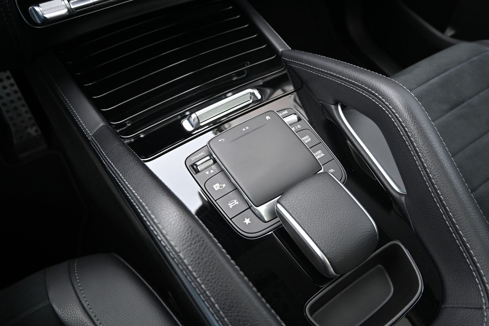 Fahrzeugabbildung Mercedes-Benz GLE 350 de 4MAT. AMG + NIGHT °ACC°AHK°PANO°HUD°