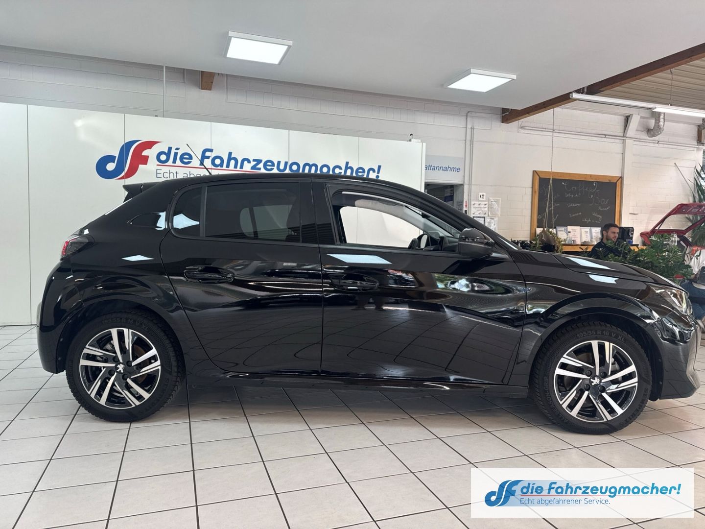 Fahrzeugabbildung Peugeot 208 Allure 1.2 PureTech 100 EU6d Navi LED Apple
