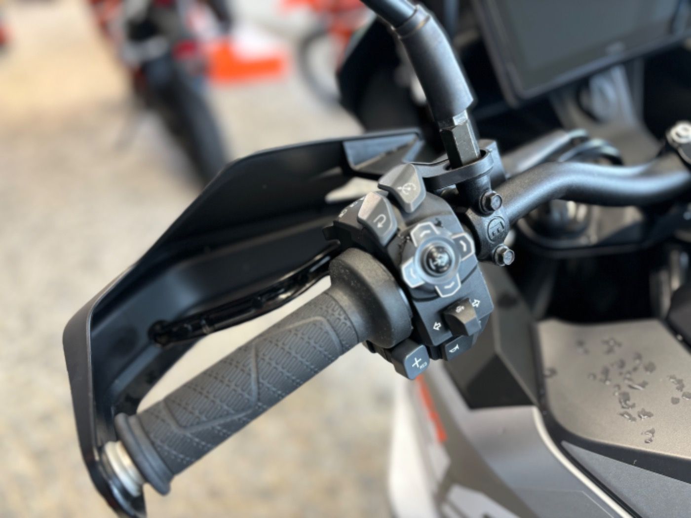 Fahrzeugabbildung KTM 1290 Super Adventure S Koffer, Akra, Service TÜV