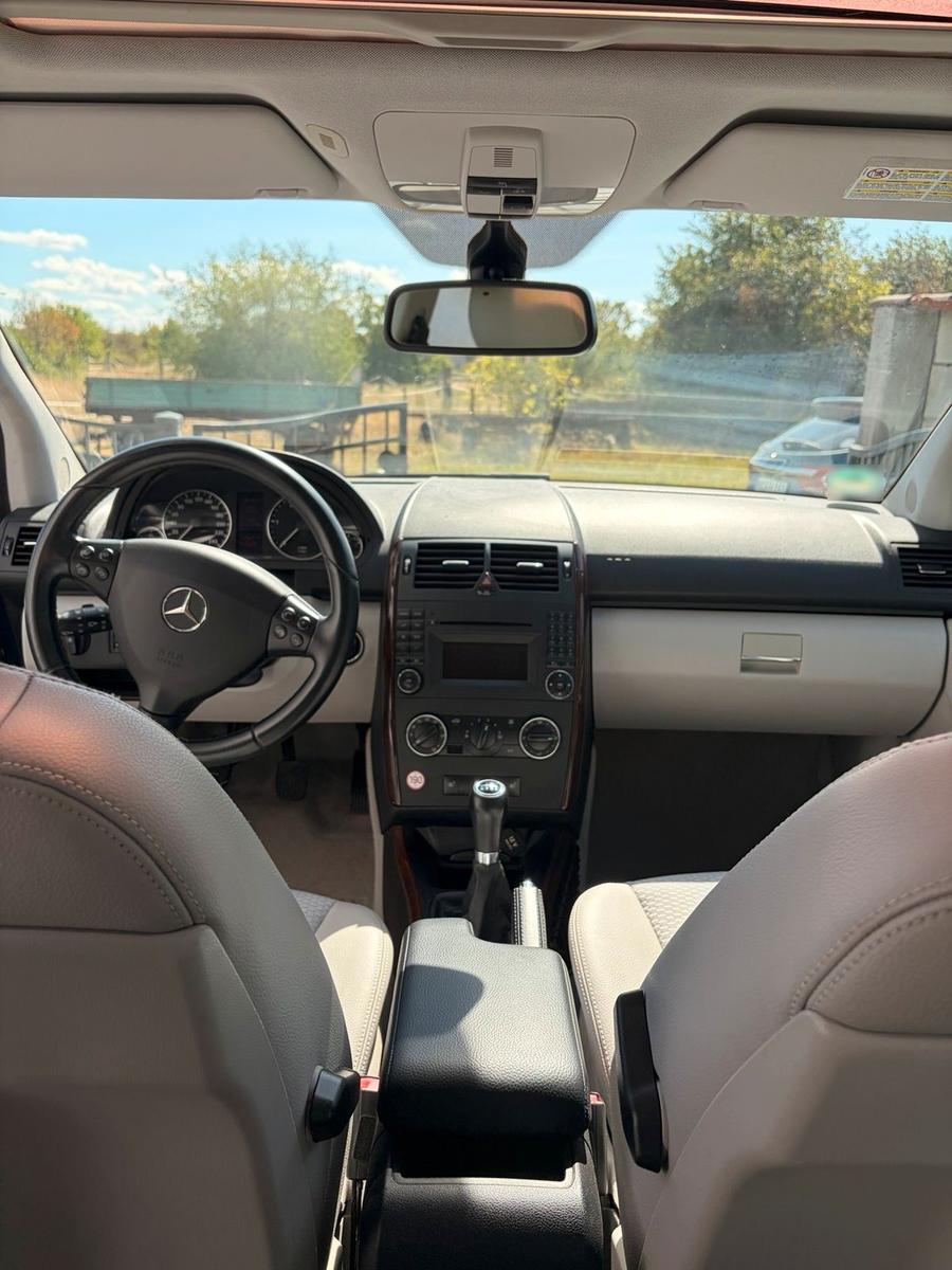 Mercedes-Benz A180 2010 — photo 9