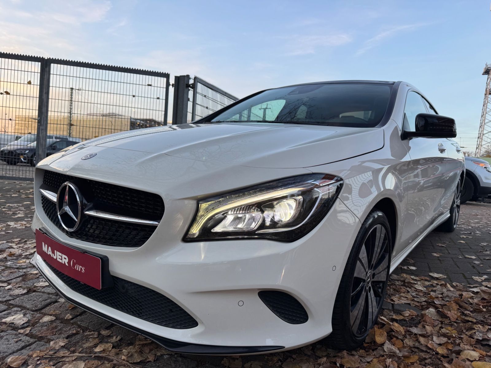 Fahrzeugabbildung Mercedes-Benz CLA 180*PANO*LED*CARPLAY*CAM*NAVI
