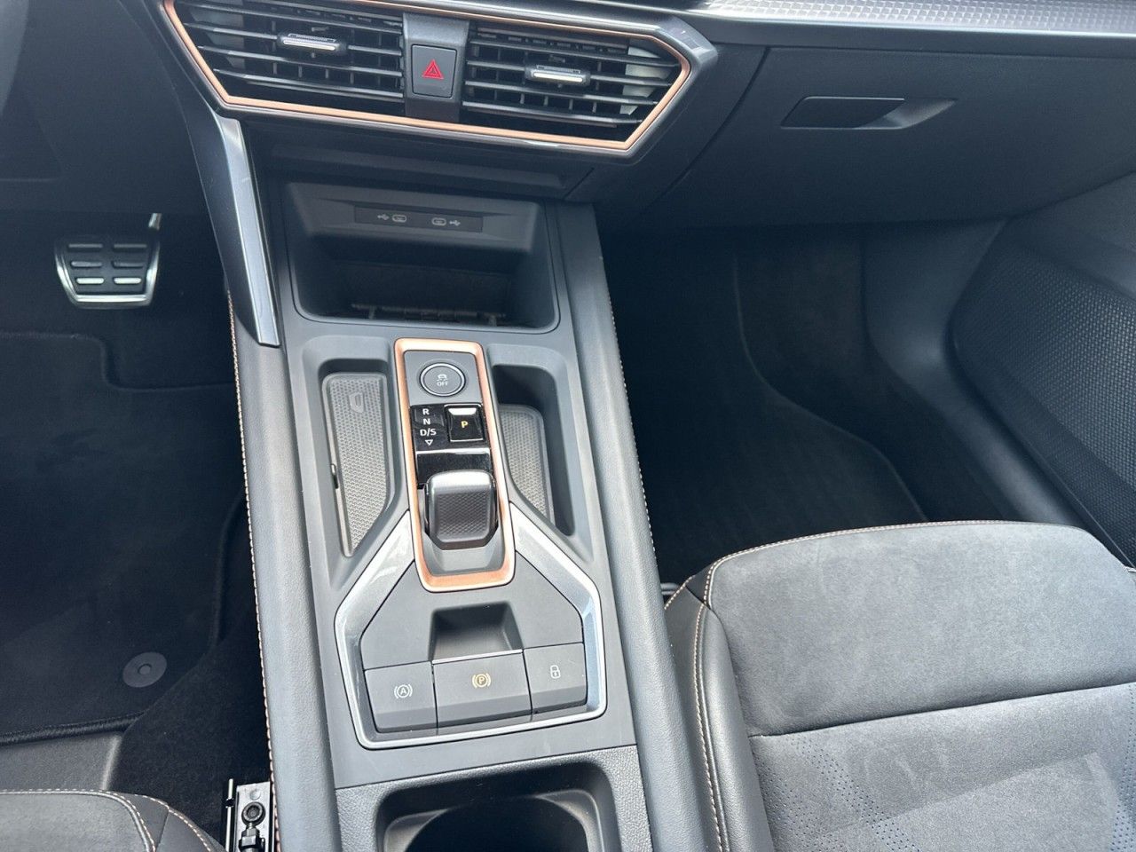 Fahrzeugabbildung CUPRA Leon Sportstourer 1.5 eTSI 150PS