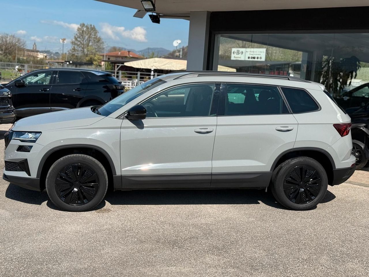Skoda Karoq TDI BLACK EDITION POCHISSIMI KM AFFARE imagem 3