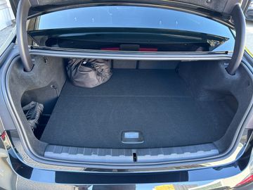 BMW 330e xDrive Limousine M Sportpaket HiFi DAB LED