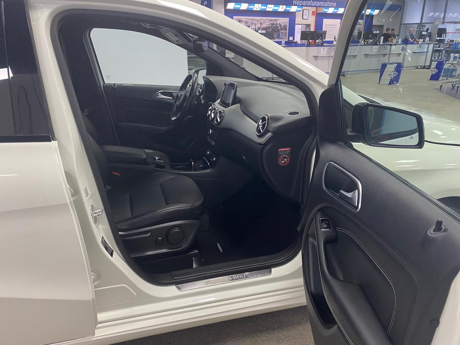 Fahrzeugabbildung Mercedes-Benz B 220 Urban+NAVI+AHK+ALLRAD+KAMERA+18"+DCT+