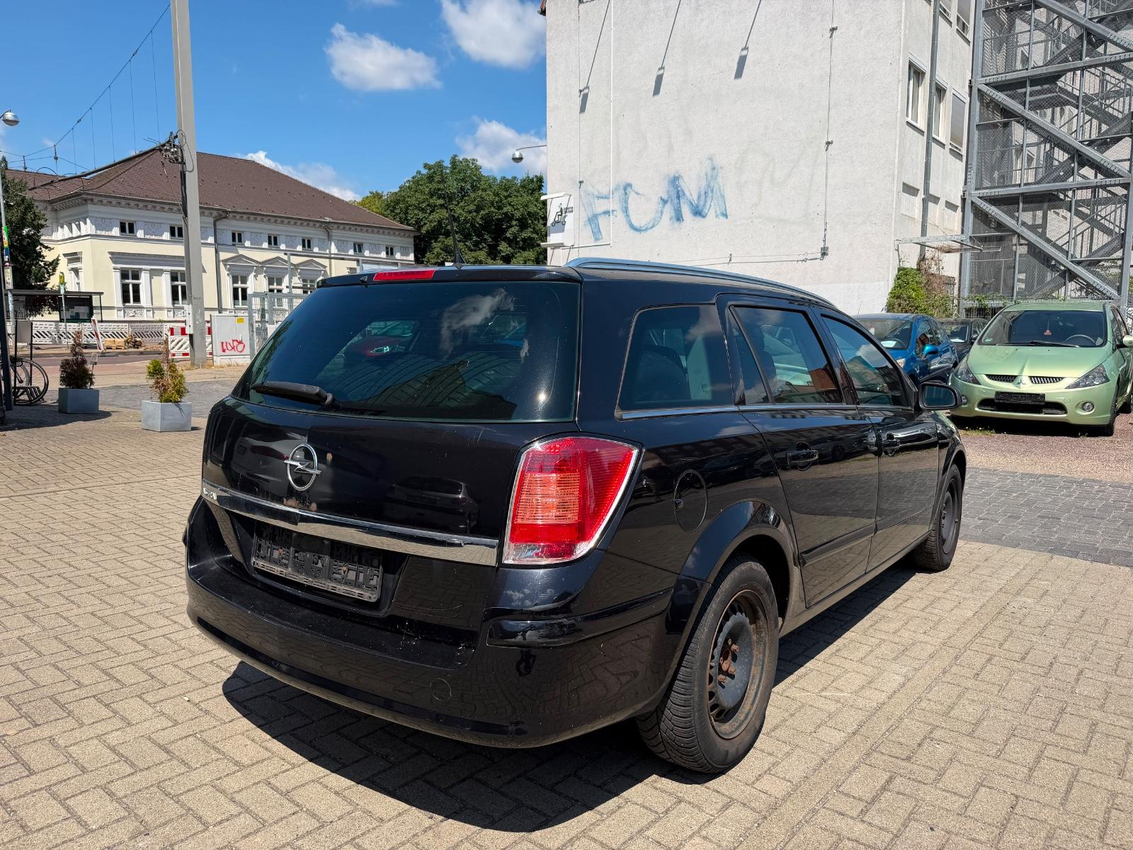 Opel Astra 2009 — photo 10
