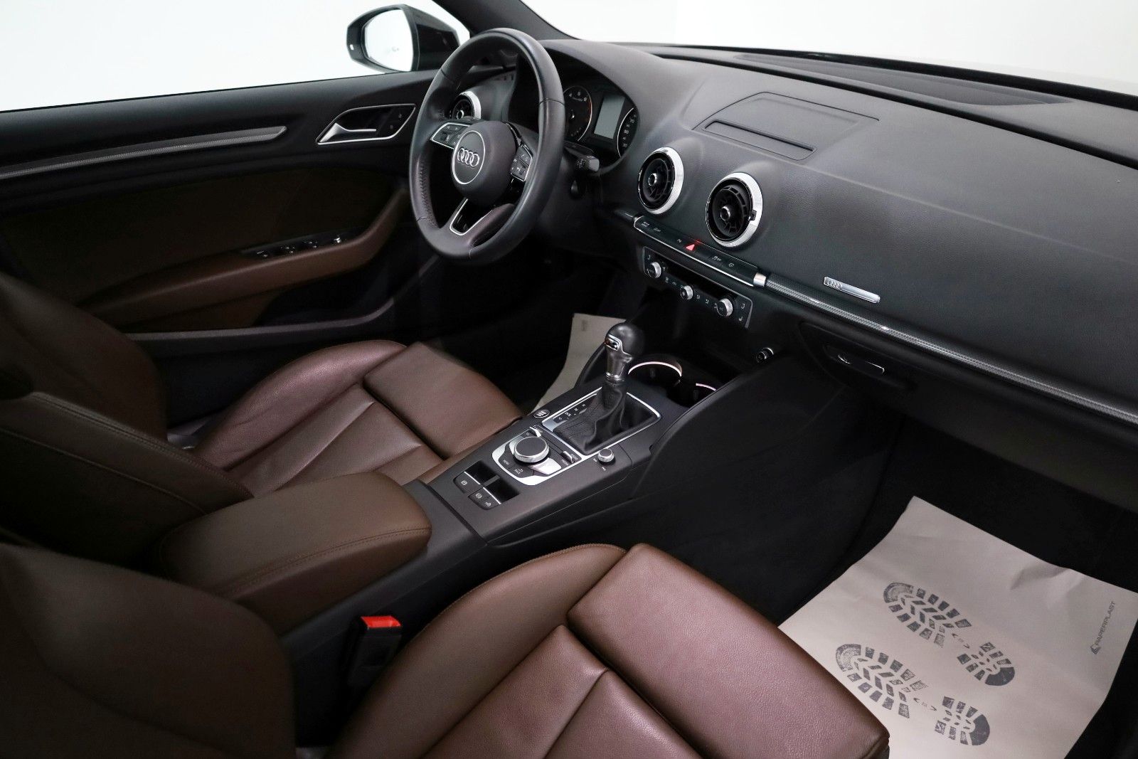 Fahrzeugabbildung Audi A3 35TFSI design Leder,Navi,LED,SH,Massage,SR+WR