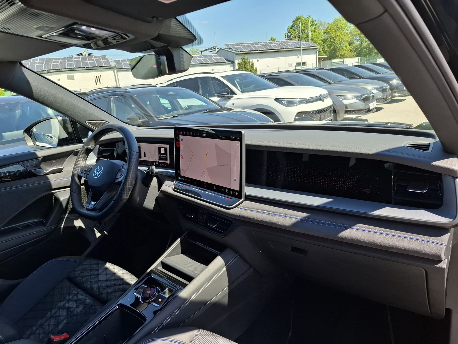 Fahrzeugabbildung Volkswagen Tayron 2.0 TDI 4M R-Line BLACK*7Si*MATRIX*PANO