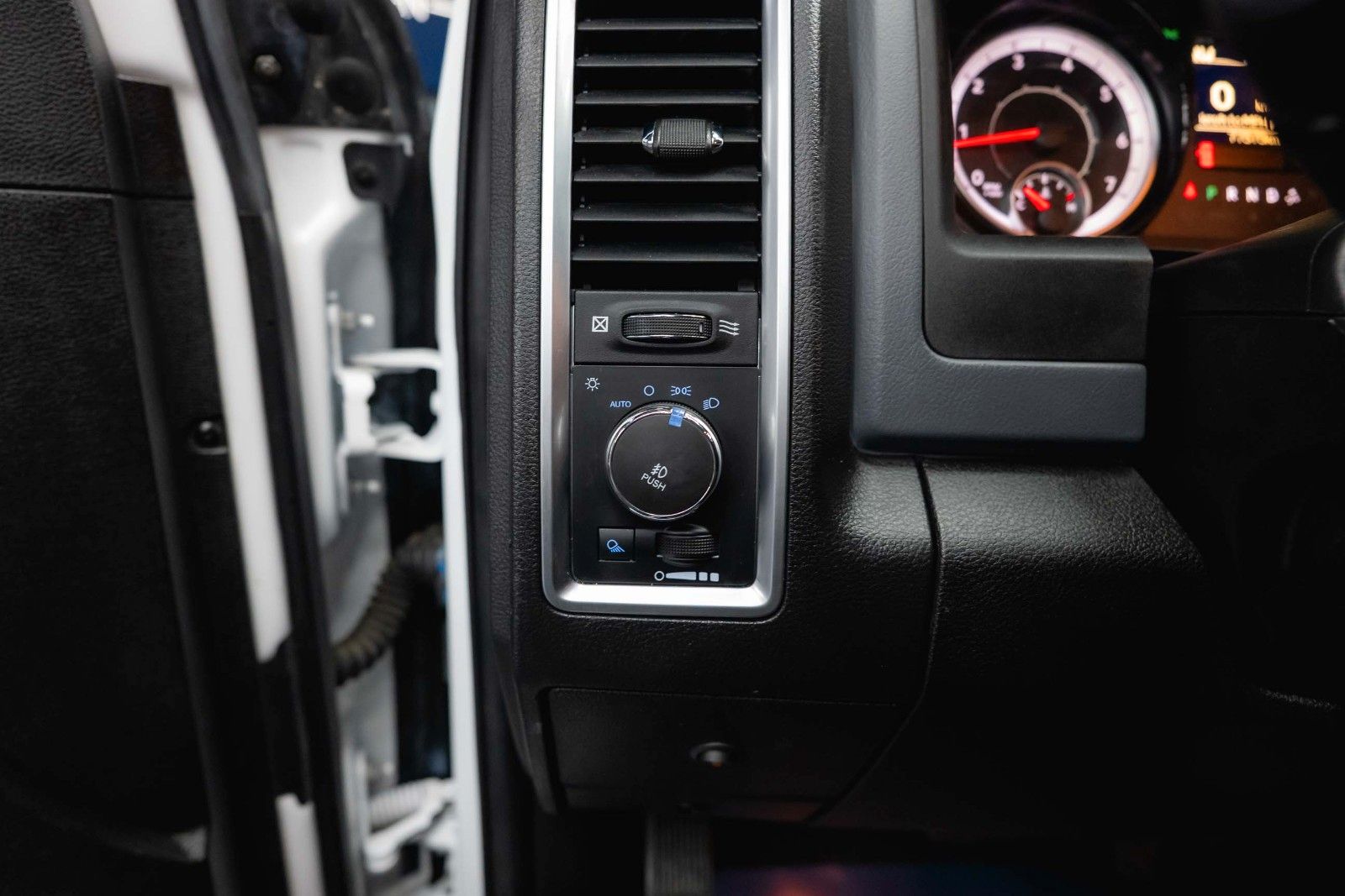 Fahrzeugabbildung Dodge RAM 5.7 V8 HEMI 4x4 SingleCab MAXI LONGBED *LED*